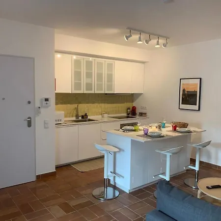 Apartamento Karolvaz V